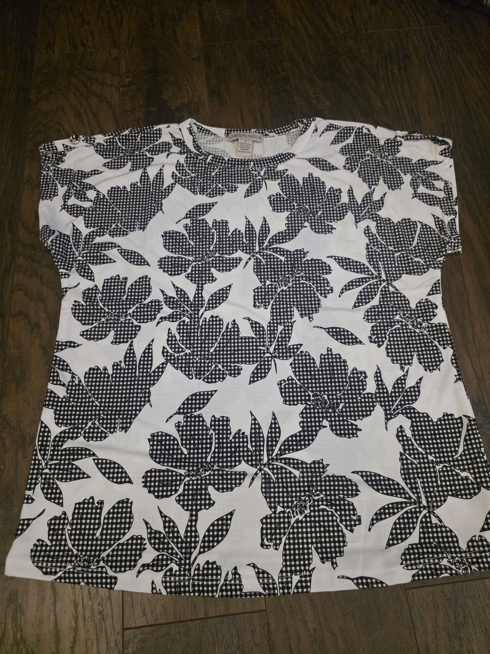 Carolyn Taylor Black and White Floral Tee